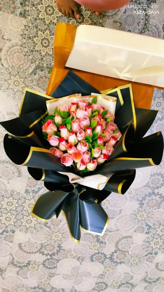40-pink-roses-hand-tied-bouquet