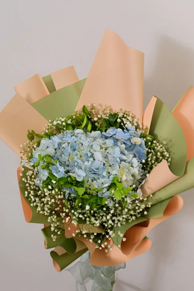 blue-hydrangea-babys-breath-hand-bouquet