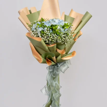 blue-hydrangea-babys-breath-hand-bouquet