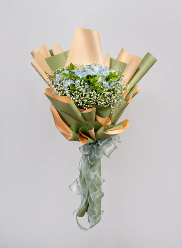blue-hydrangea-babys-breath-hand-bouquet