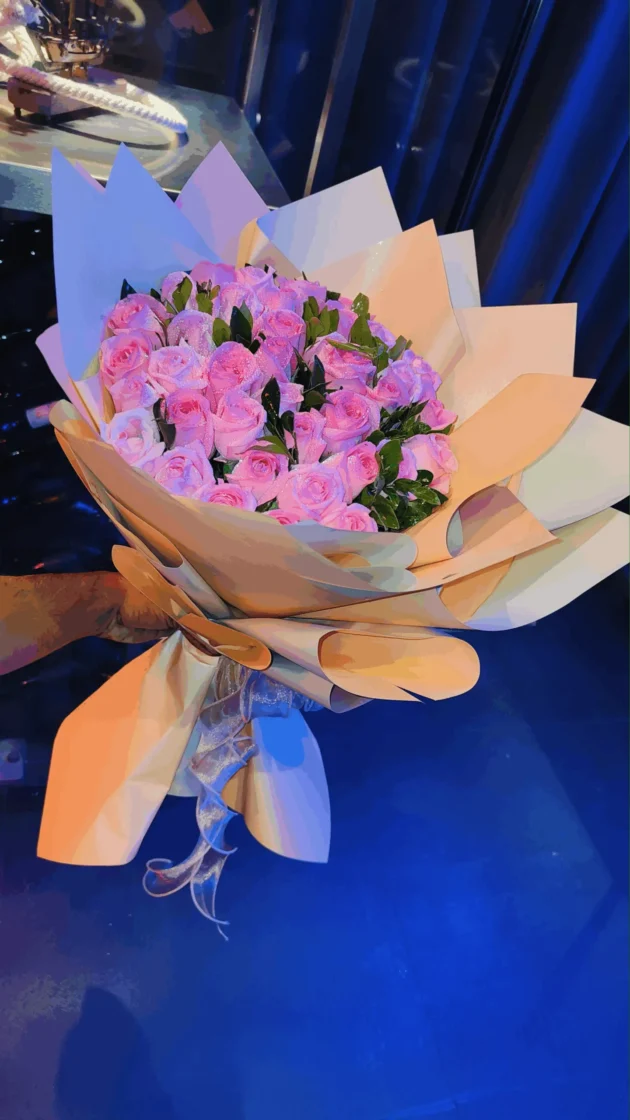 classic-pink-rose-floral-bouquet