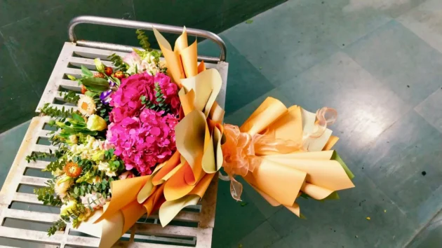 hydrangea-lisianthus-eucalyptus-mix-bouquet