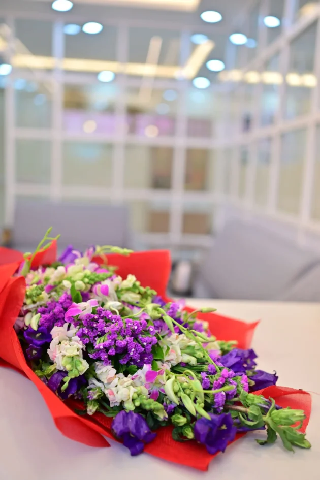 matthiola-statice-hand-bouquet