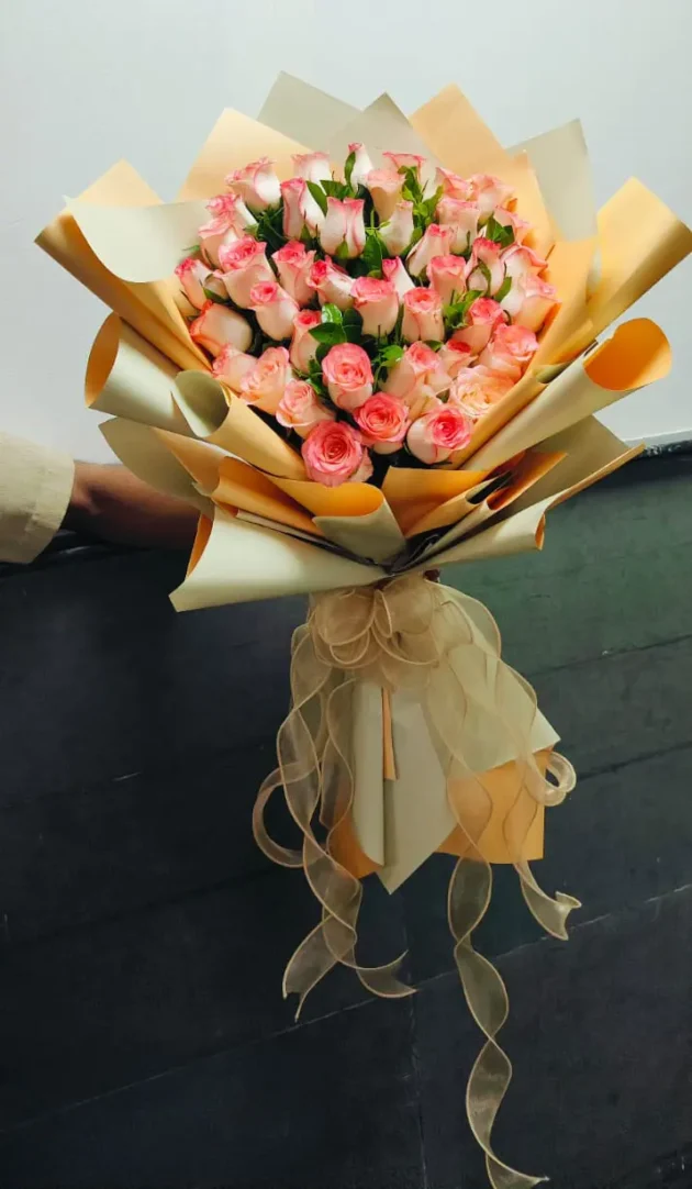 peach-rose-bouquet-in-cream-wrap