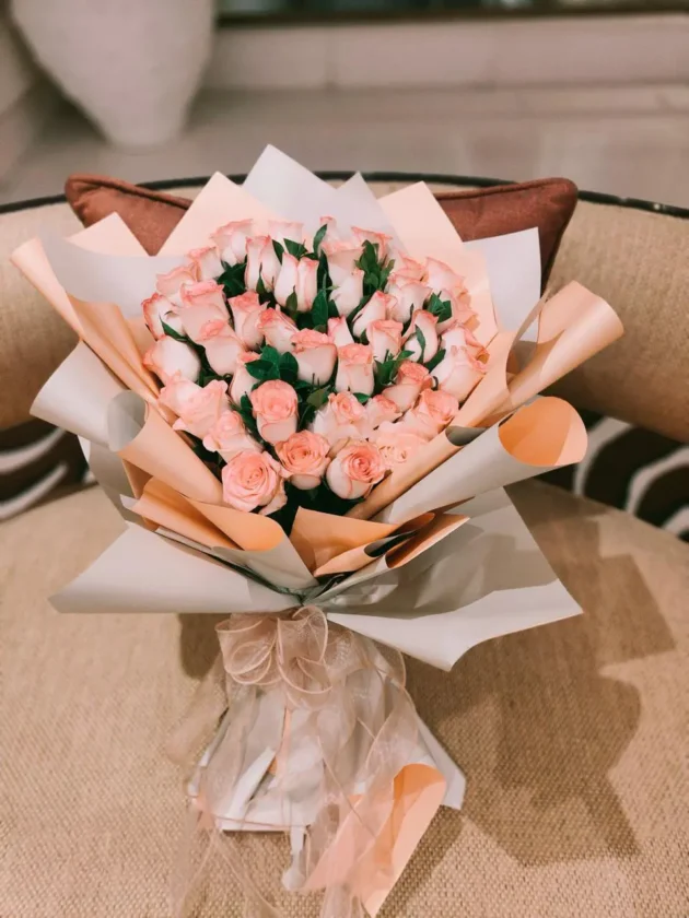 peach-rose-bouquet-in-cream-wrap