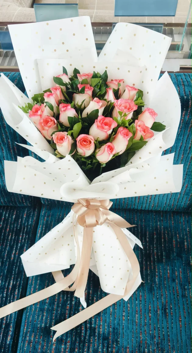 pink-rose-bouquet-in-polka-wrap
