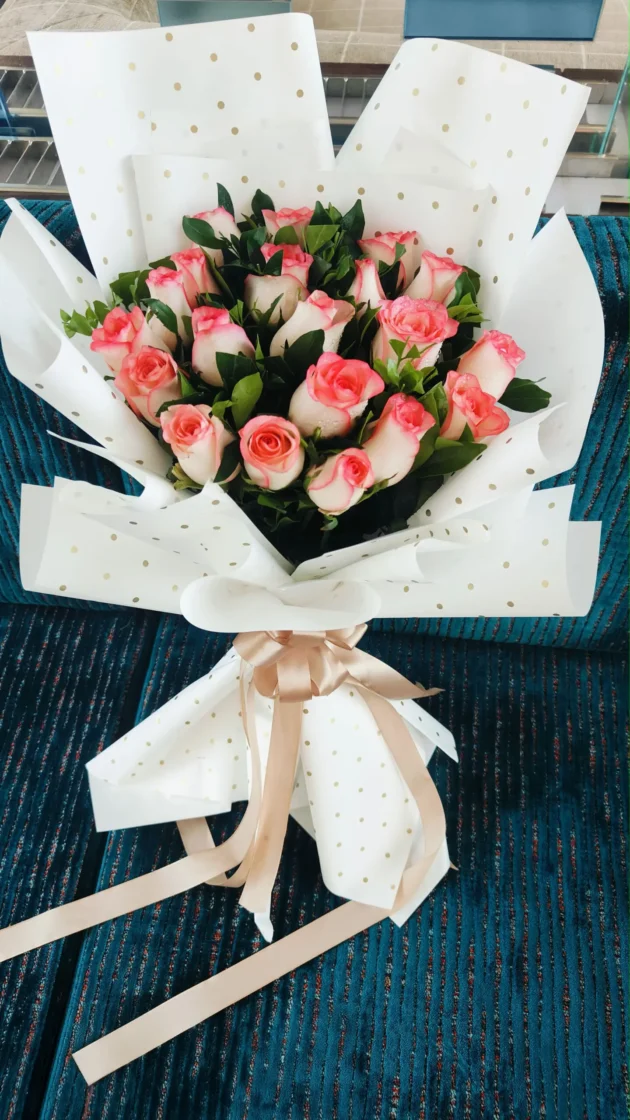 pink-rose-bouquet-in-polka-wrap