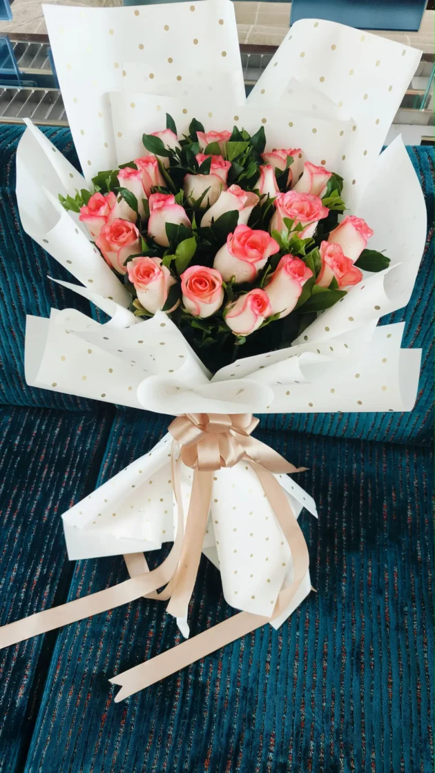 pink-rose-bouquet-in-polka-wrap