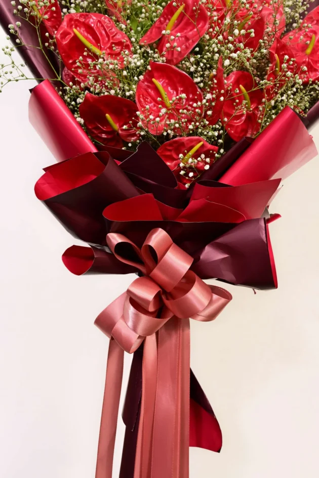 red-anthurium-babys-breath-hand-bouquet