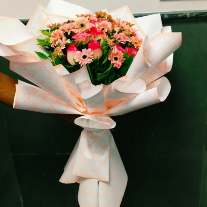 gerbera-daisy-pink-rose-hand-bouquet