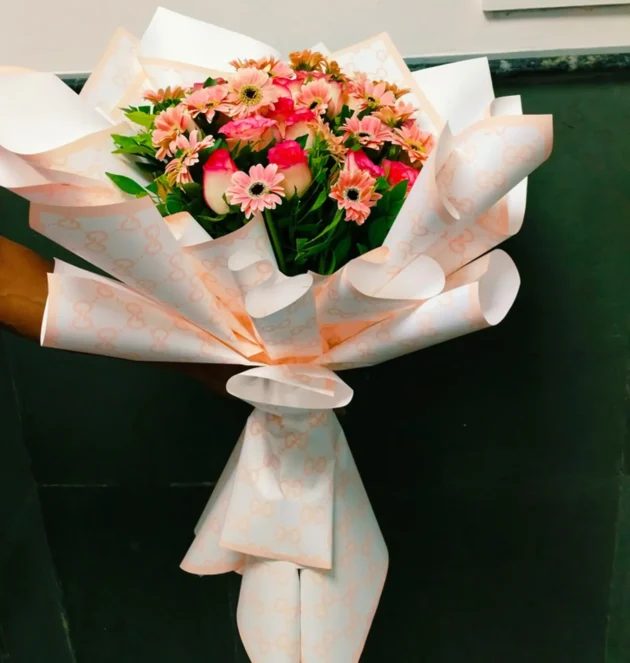 gerbera-daisy-pink-rose-hand-bouquet