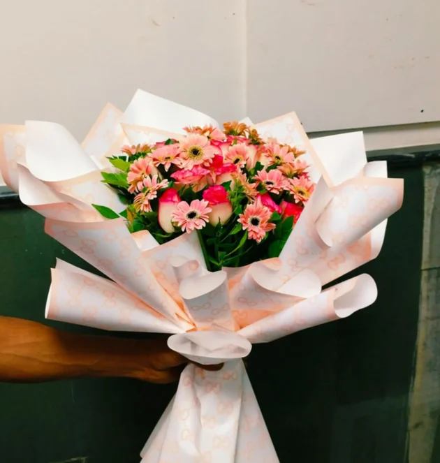 gerbera-daisy-pink-rose-hand-bouquet