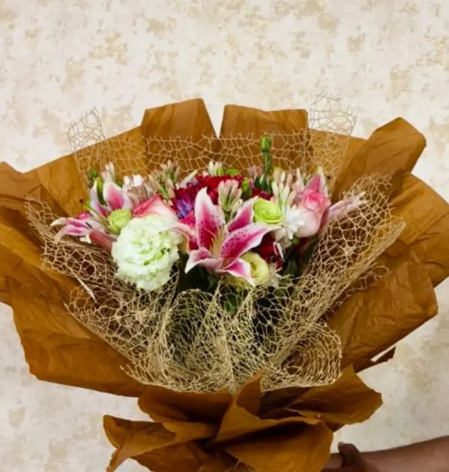 pink-lily-rose-&-lisianthus-bouquet