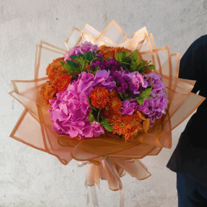 purple-hydrangea-and-pompon-floral-bouquet